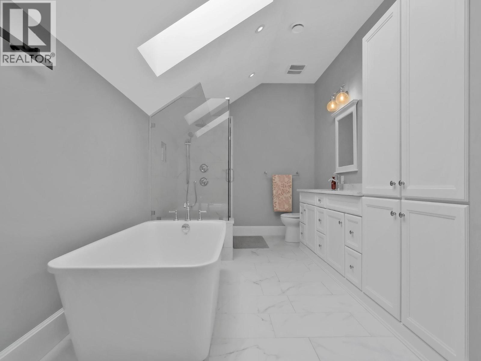  552 PINEVIEW Drive, Kaleden