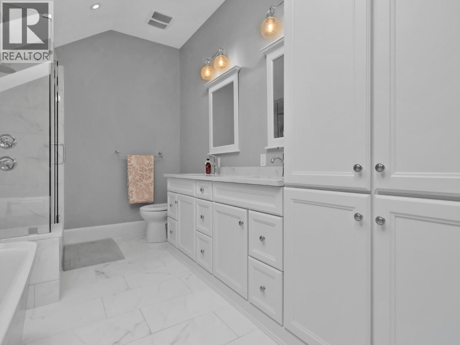  552 PINEVIEW Drive, Kaleden