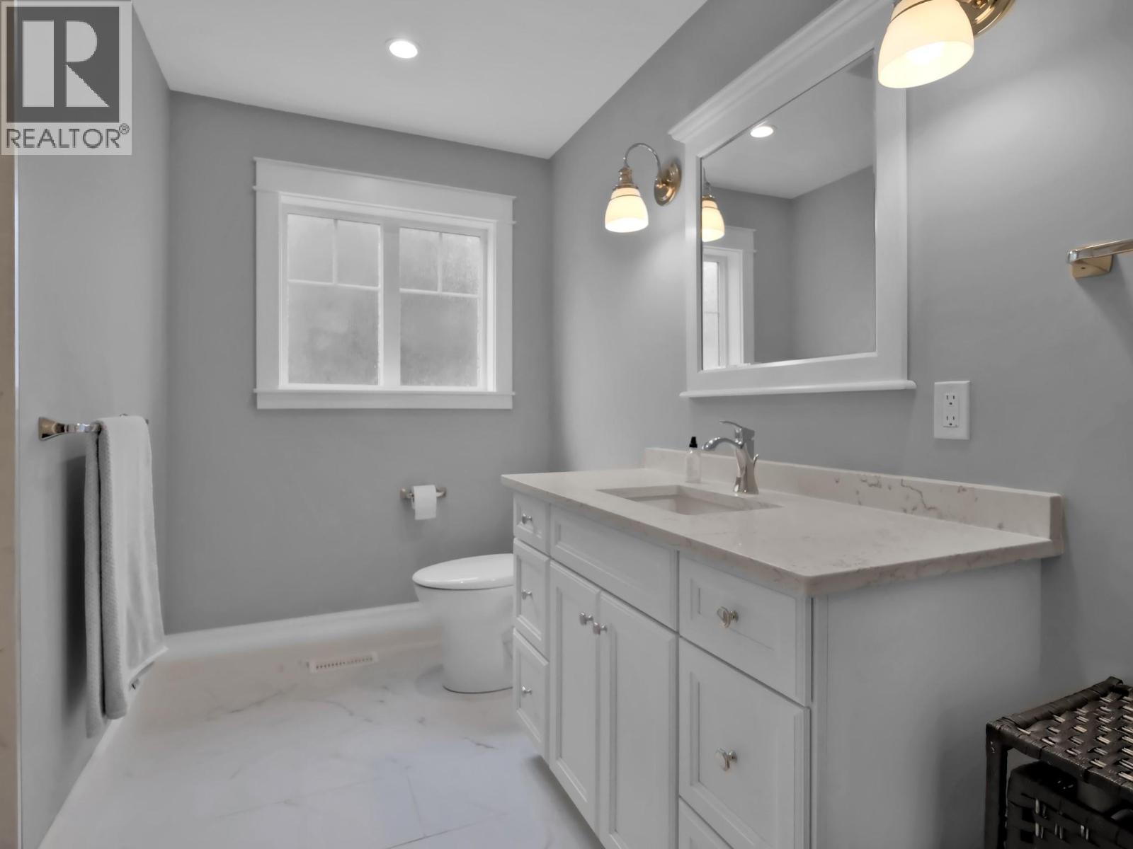  552 PINEVIEW Drive, Kaleden