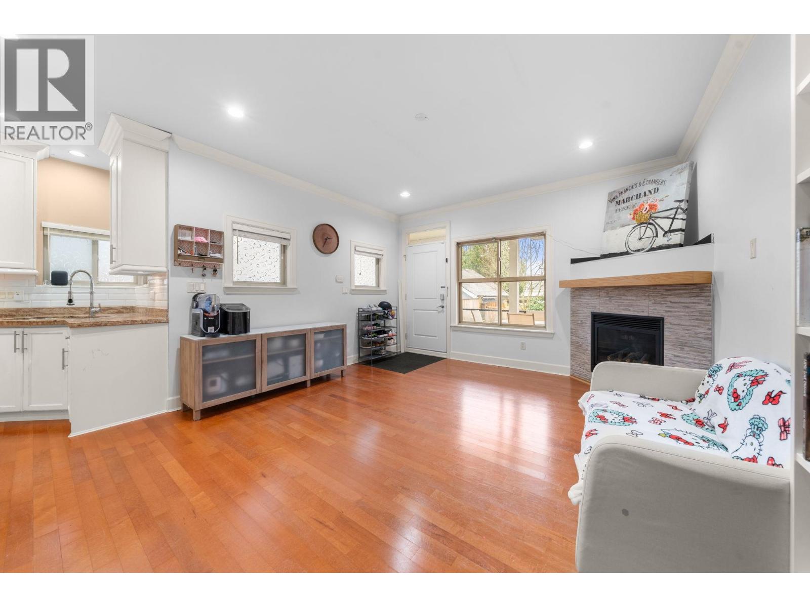 341 E 8TH STREET, North Vancouver