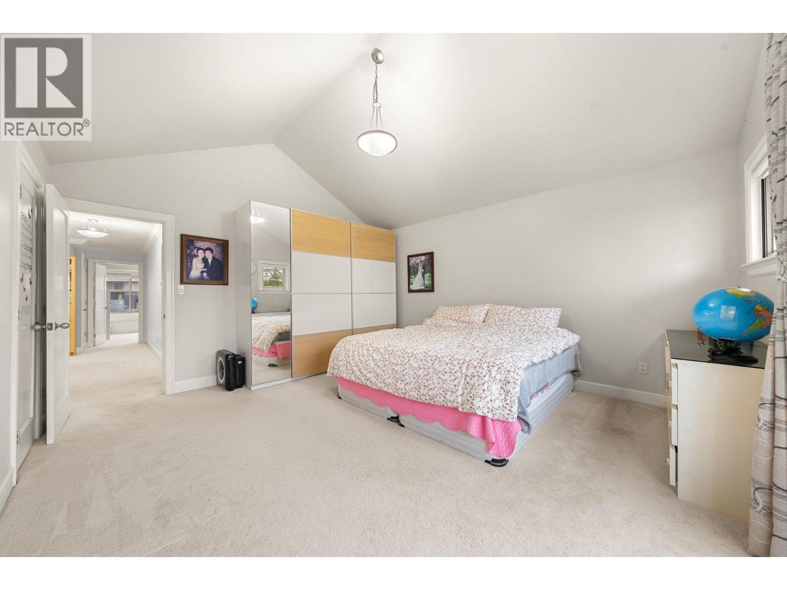 341 E 8TH STREET, North Vancouver