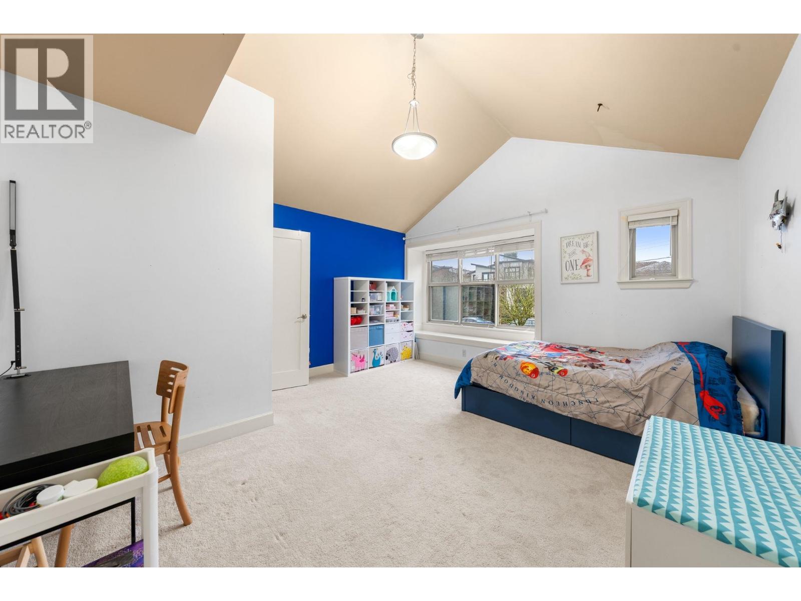 341 E 8TH STREET, North Vancouver