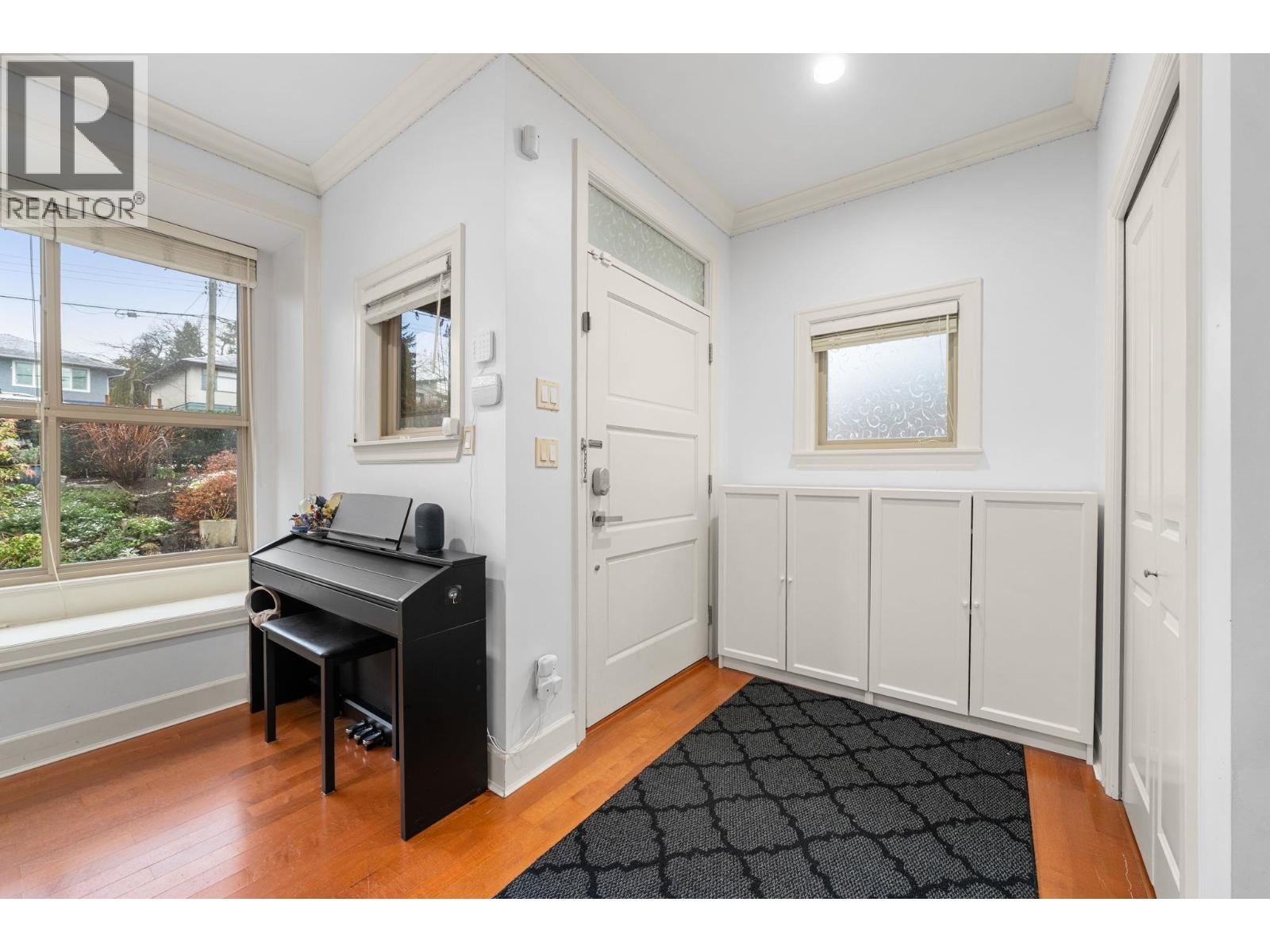 341 E 8TH STREET, North Vancouver