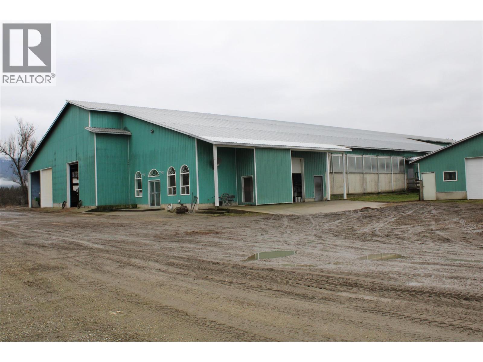  4809 Back Enderby Road, Spallumcheen