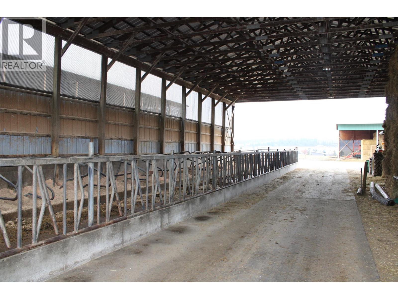  4809 Back Enderby Road, Spallumcheen