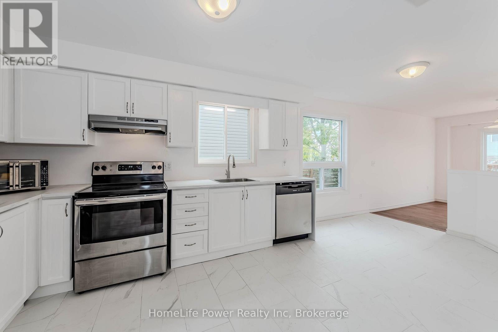 4 DARLING CRESCENT - 13