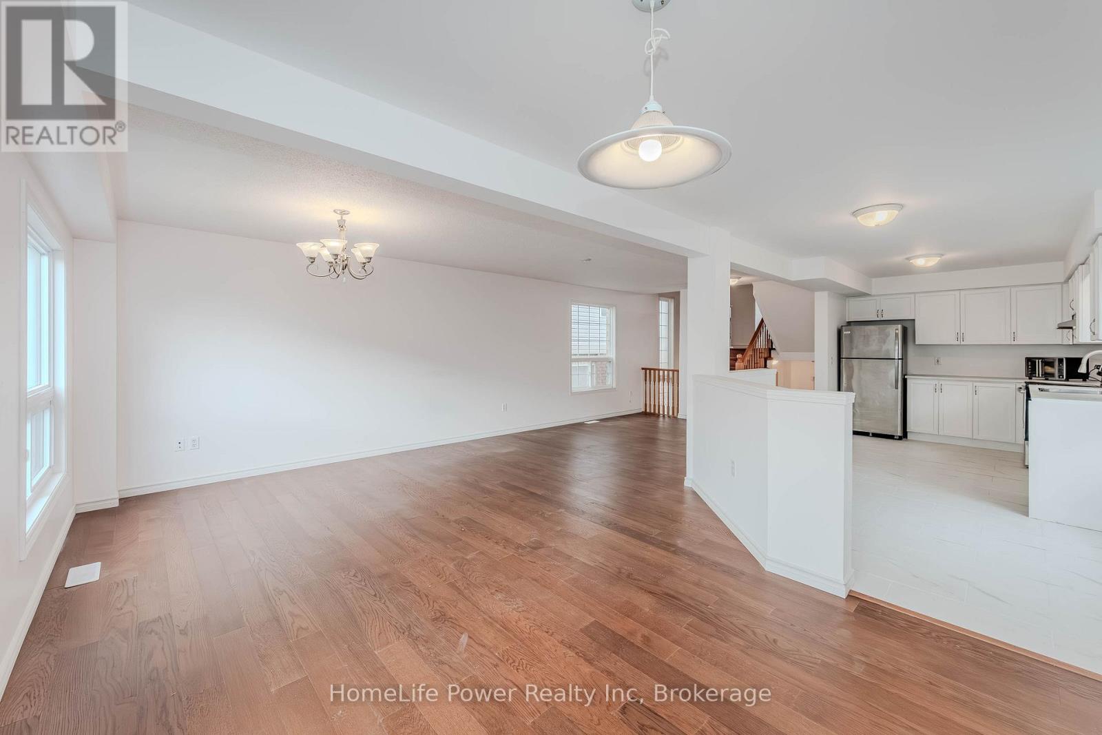 4 DARLING CRESCENT - 16