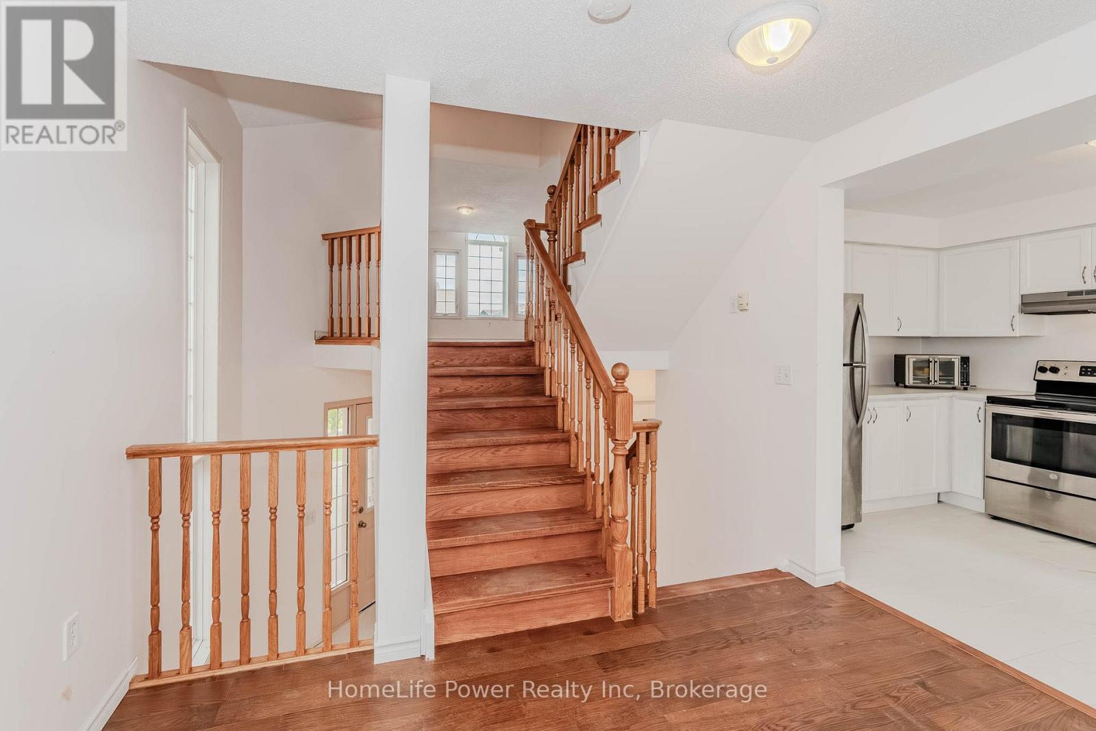 4 DARLING CRESCENT - 19