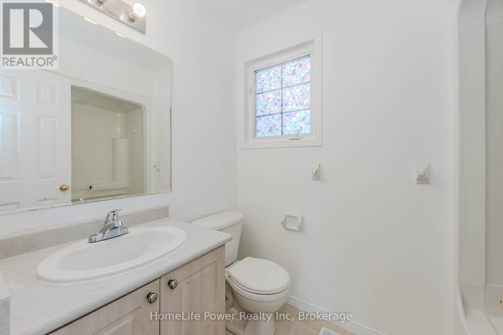 4 DARLING CRESCENT - 27