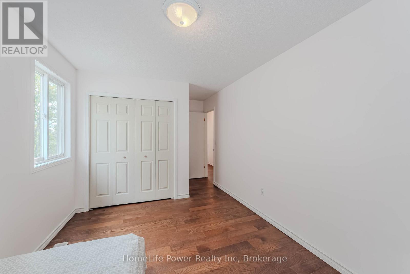 4 DARLING CRESCENT - 32