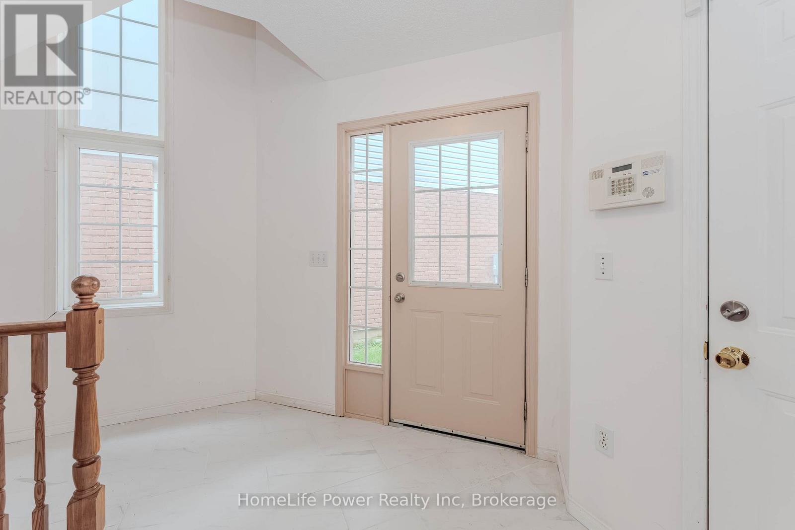 4 DARLING CRESCENT - 4