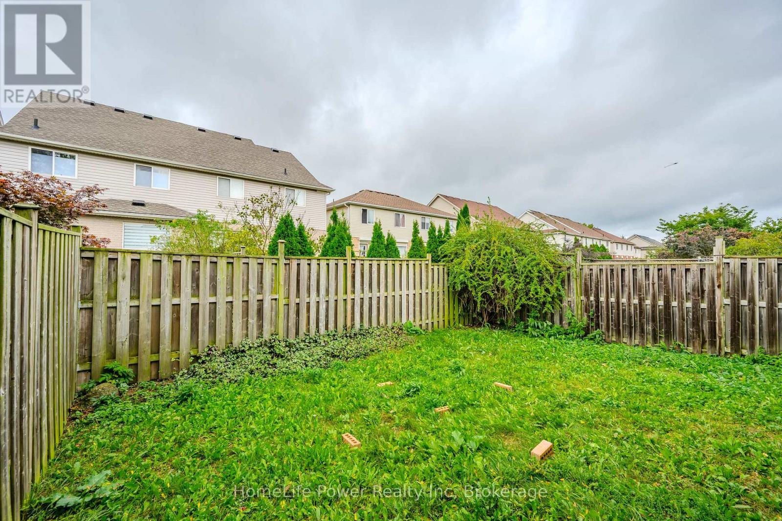 4 DARLING CRESCENT - 44