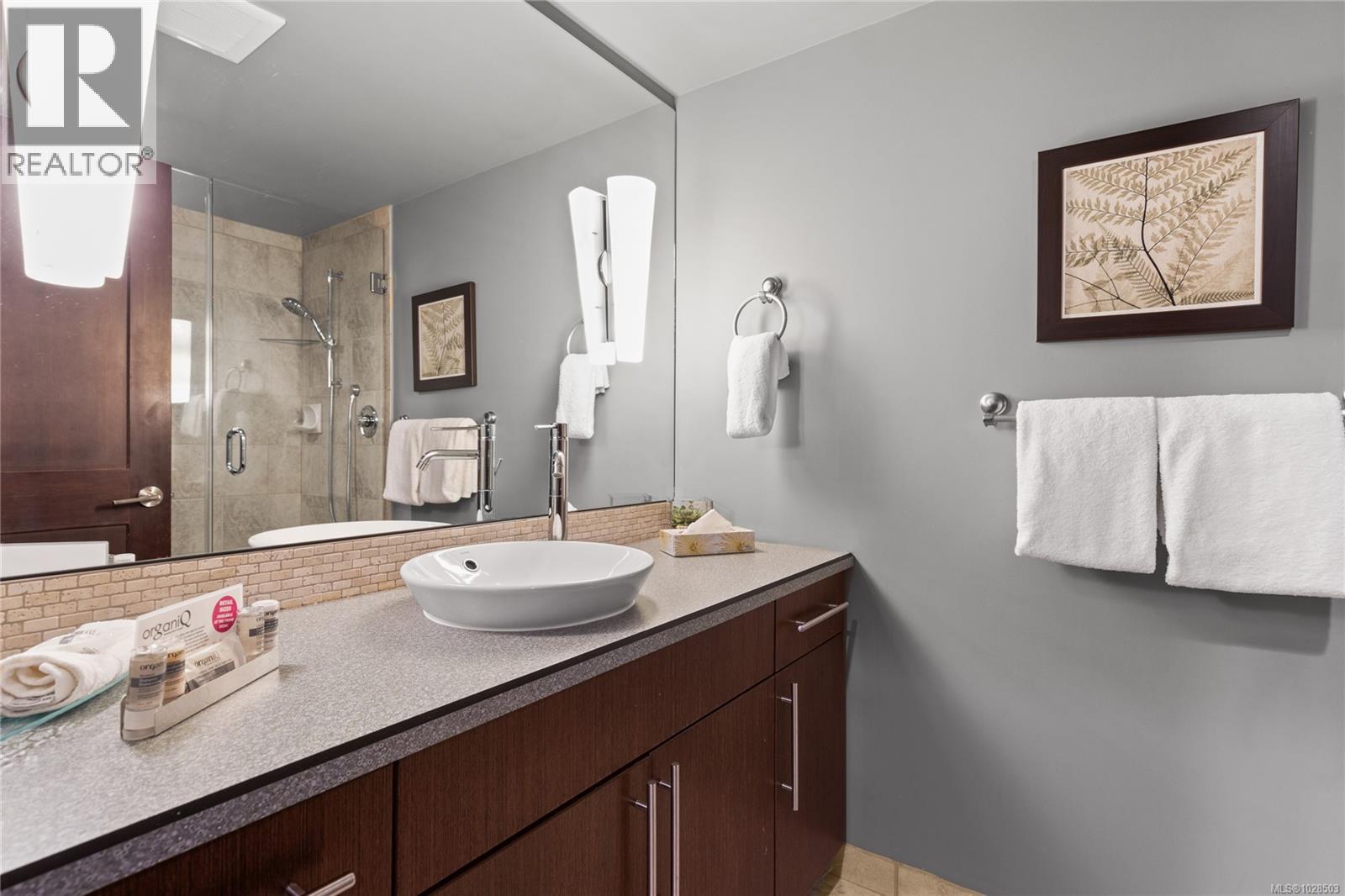 212 (SA1) 1175 Resort Dr, Parksville