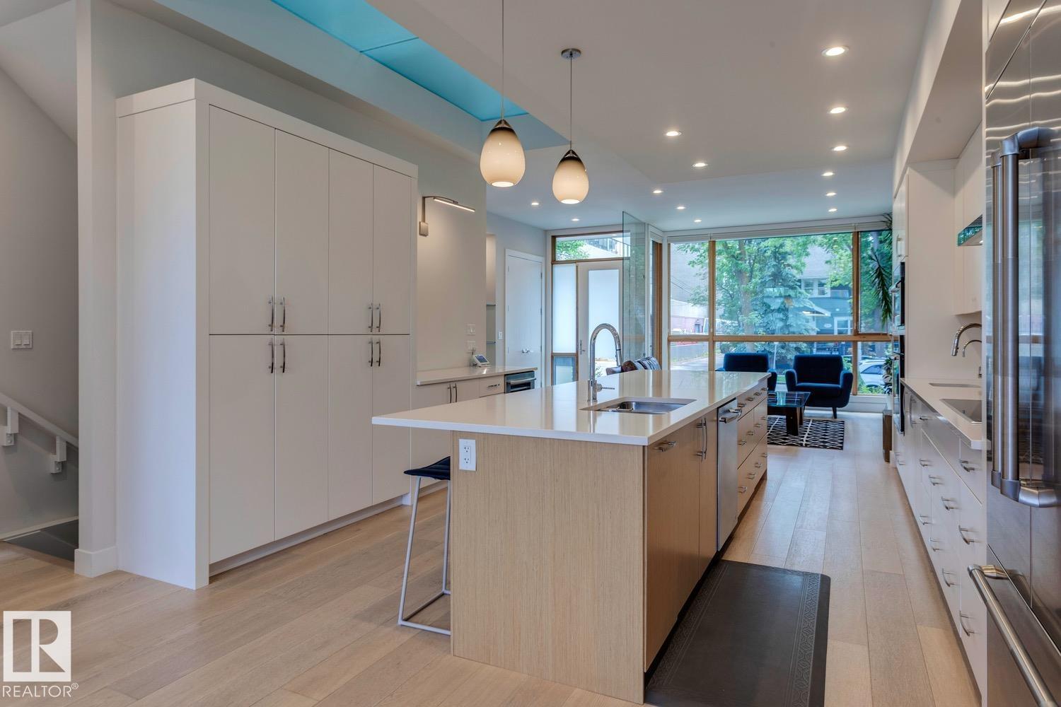 12420 103 AV NW, Edmonton