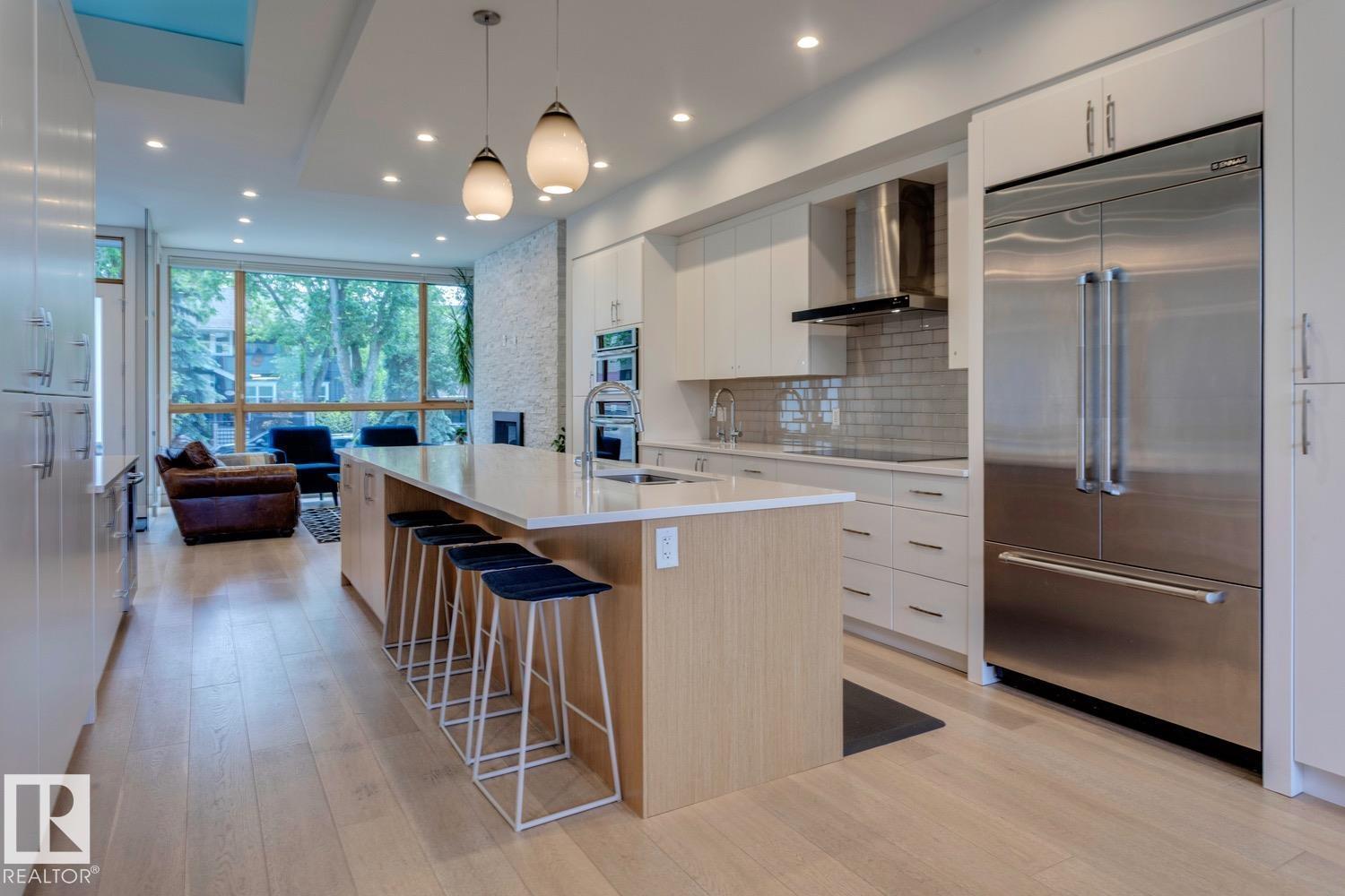 12420 103 AV NW, Edmonton