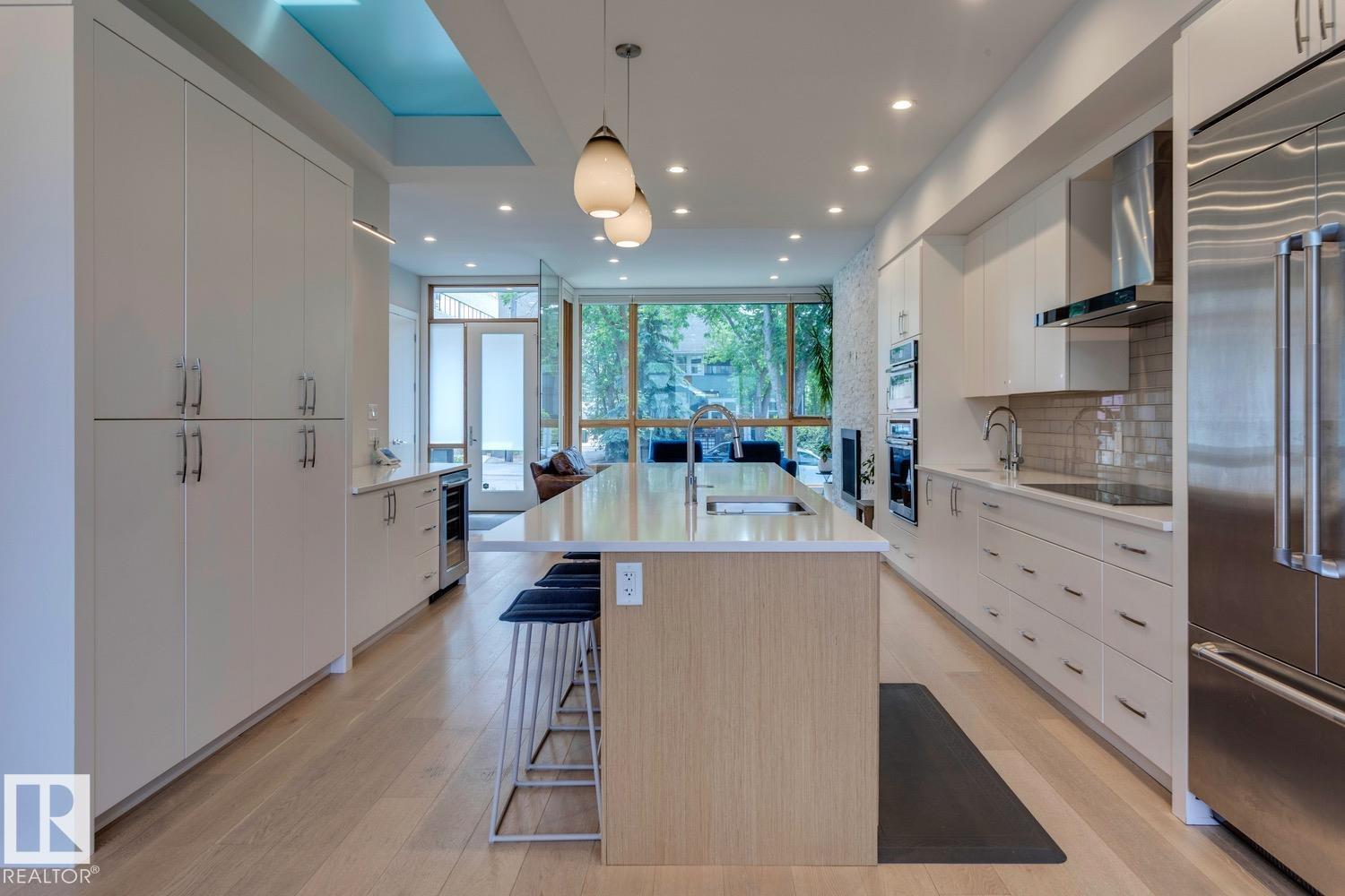 12420 103 AV NW, Edmonton