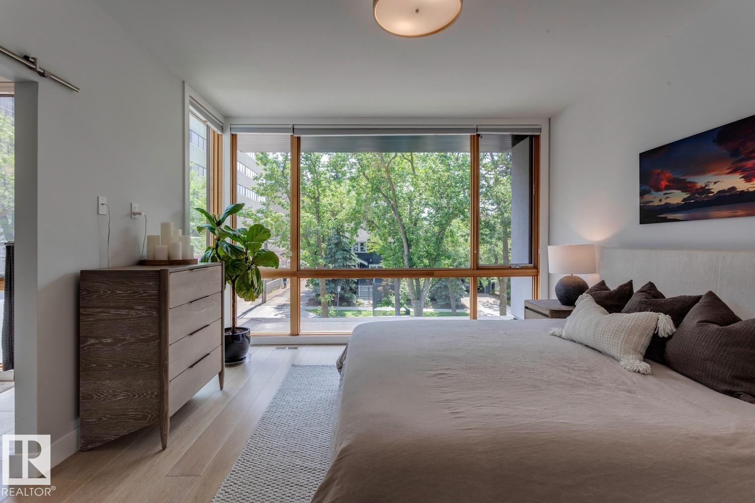 12420 103 AV NW, Edmonton