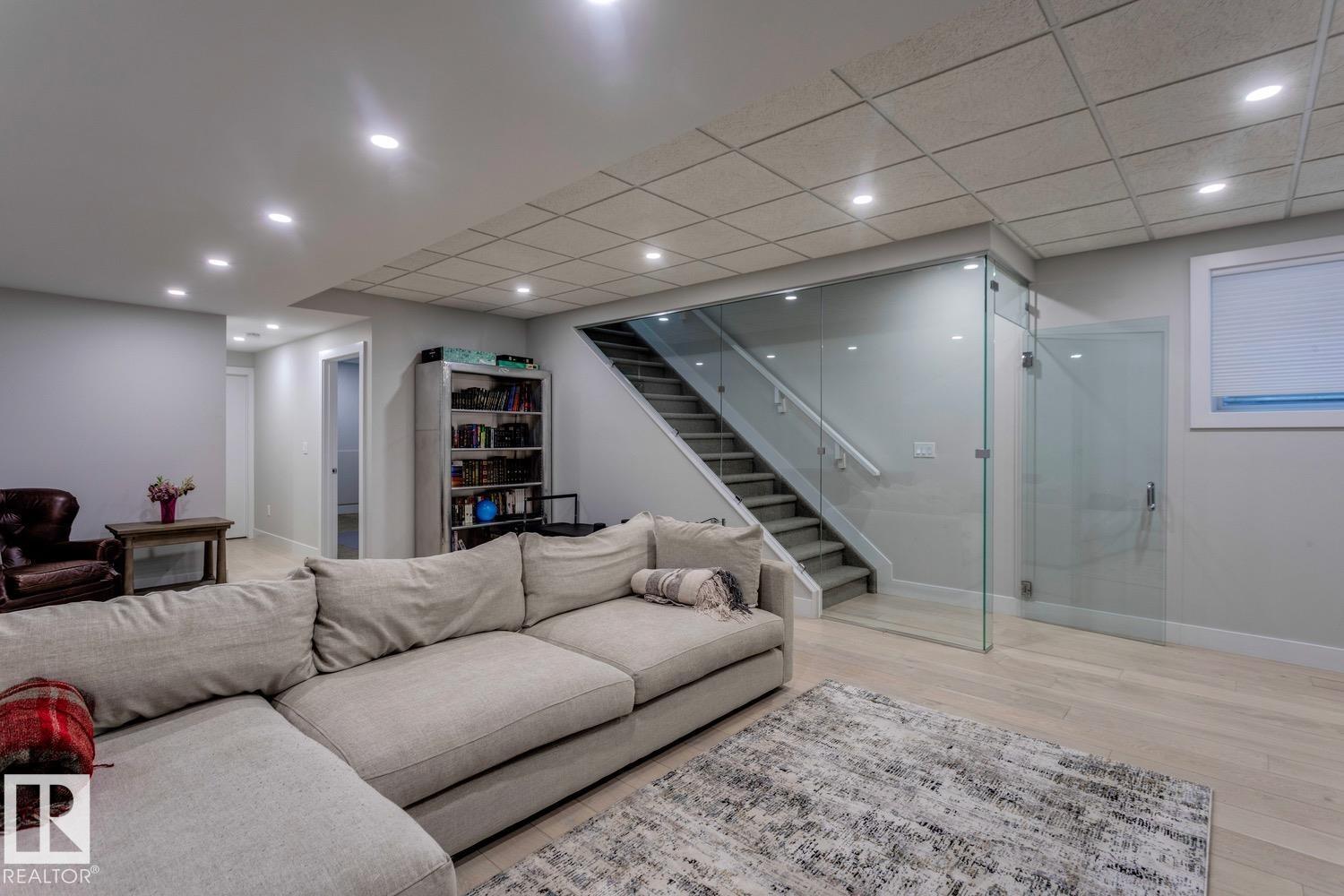 12420 103 AV NW, Edmonton