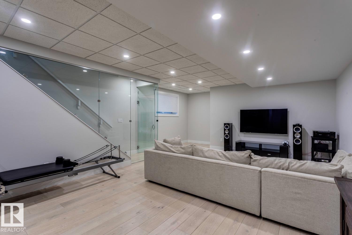 12420 103 AV NW, Edmonton