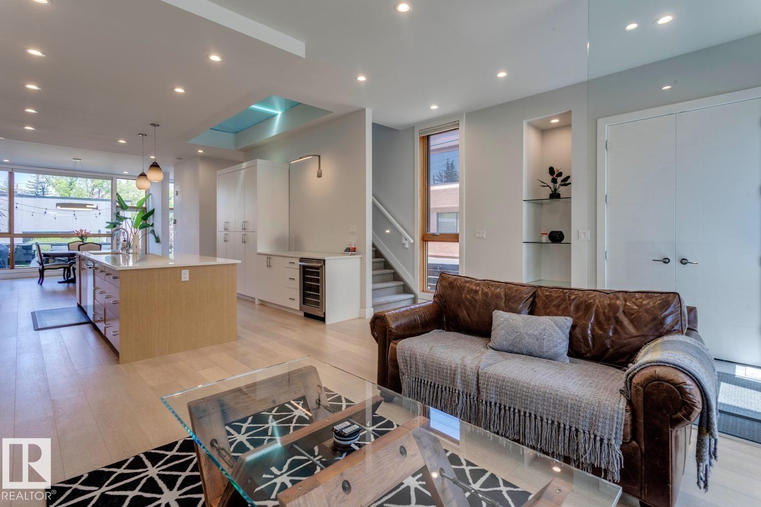 12420 103 AV NW, Edmonton