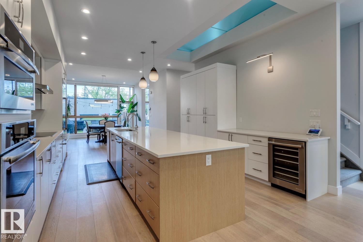 12420 103 AV NW, Edmonton