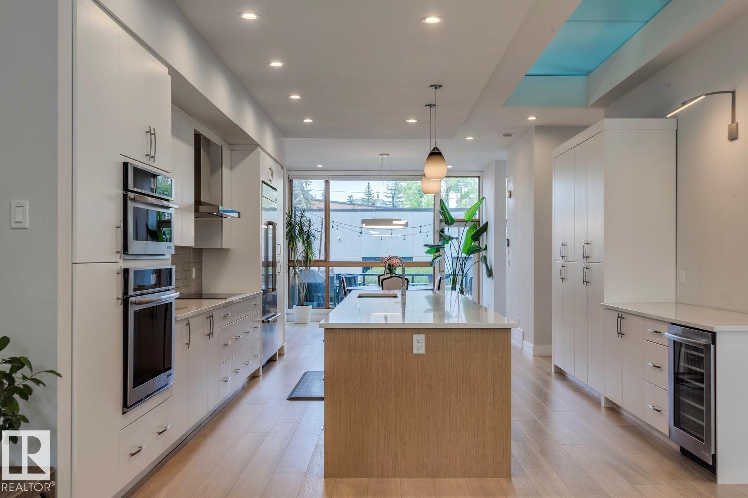 12420 103 AV NW, Edmonton