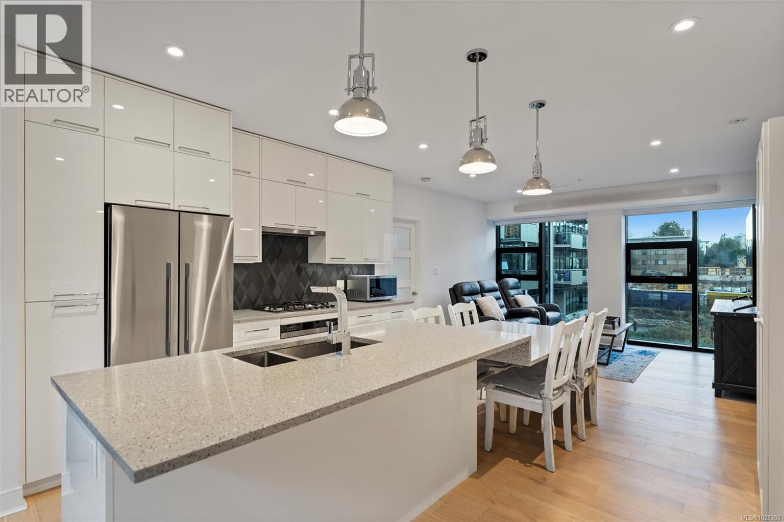 N216 1105 Pandora Ave, Victoria