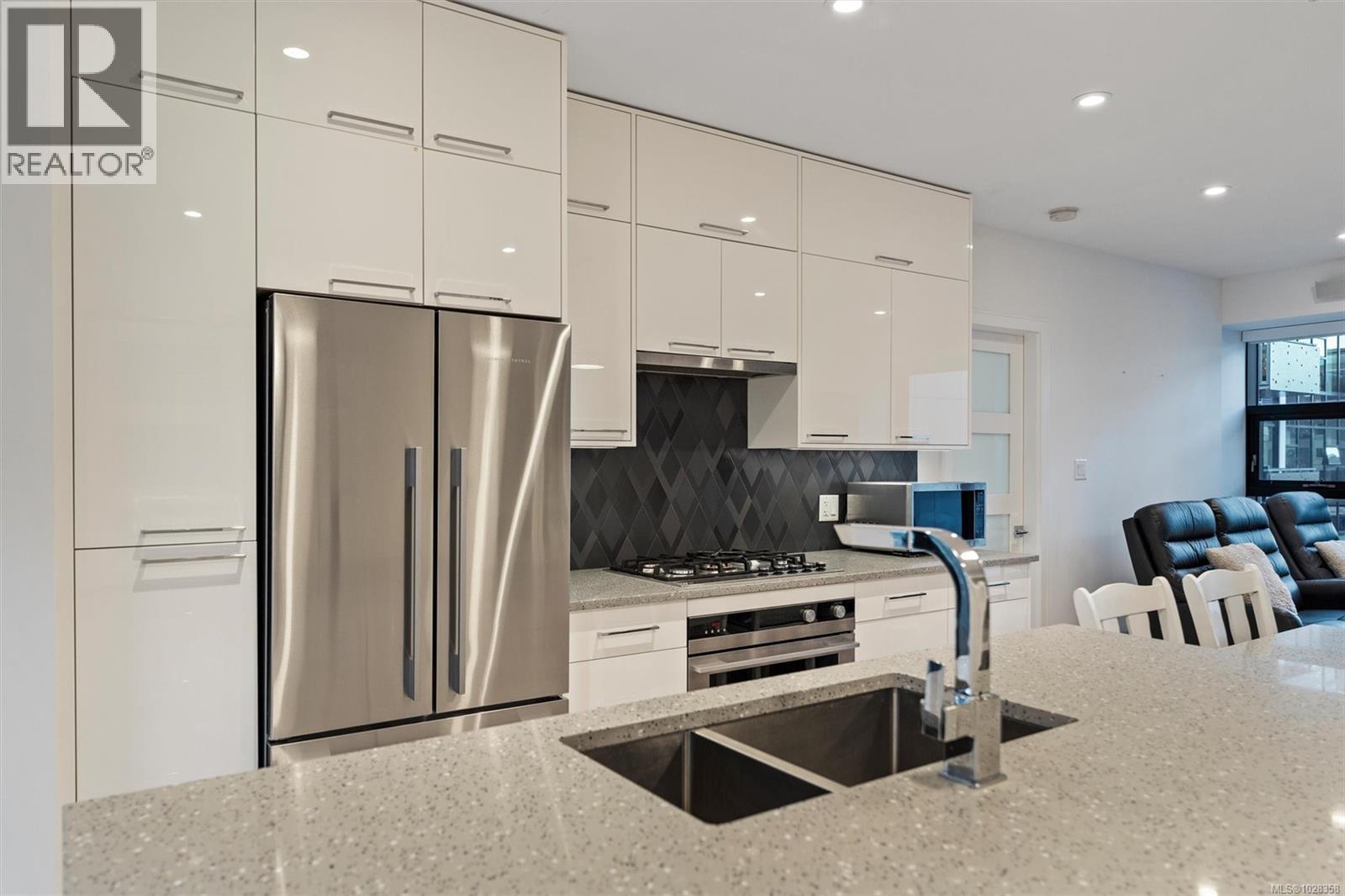 N216 1105 Pandora Ave, Victoria