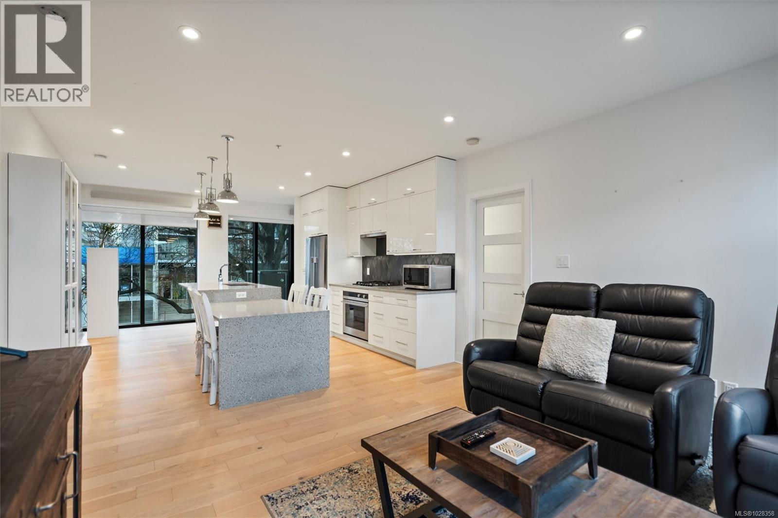 N216 1105 Pandora Ave, Victoria