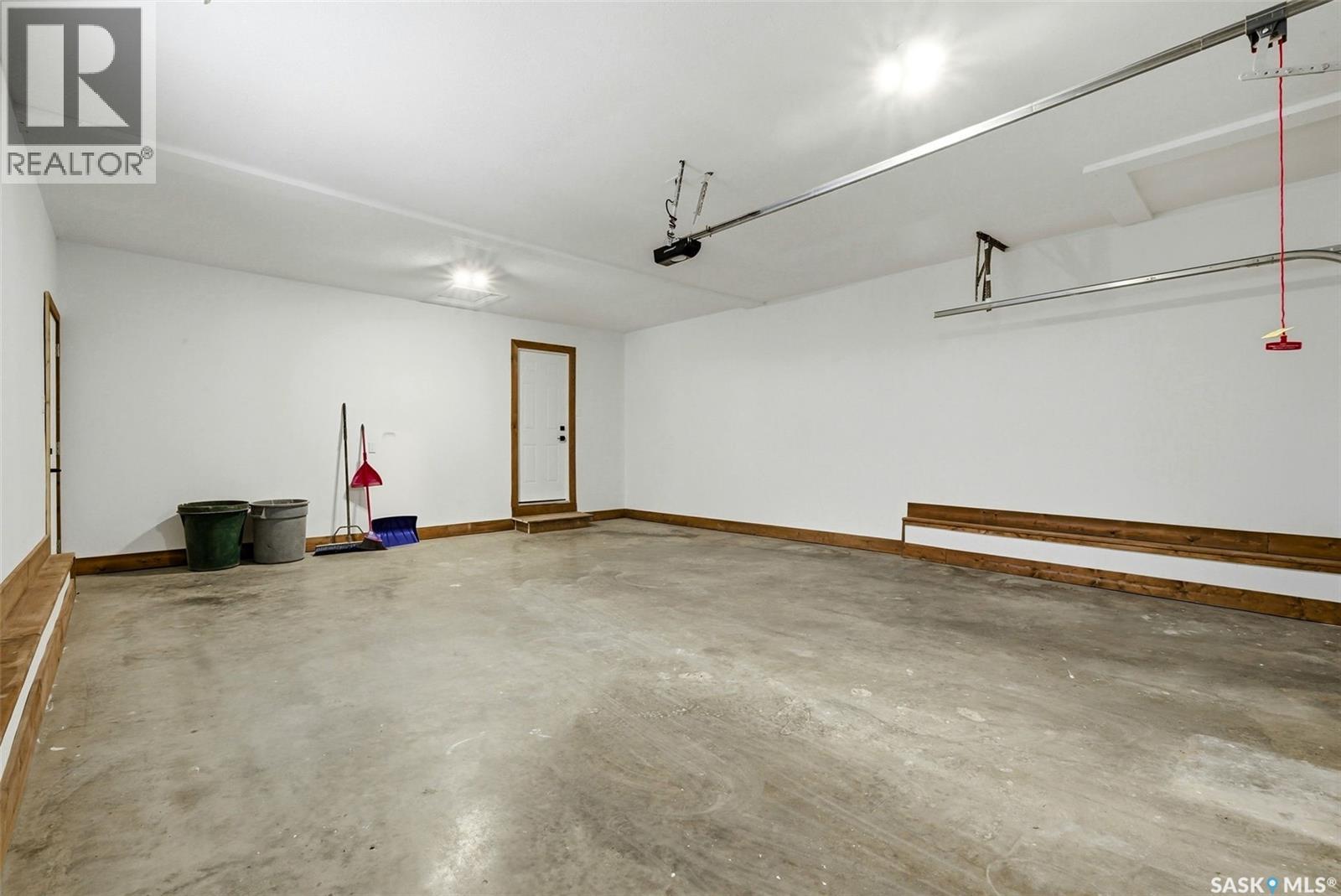 Single Family House 2 Level for Sale in  Thatcher ROAD Regina 