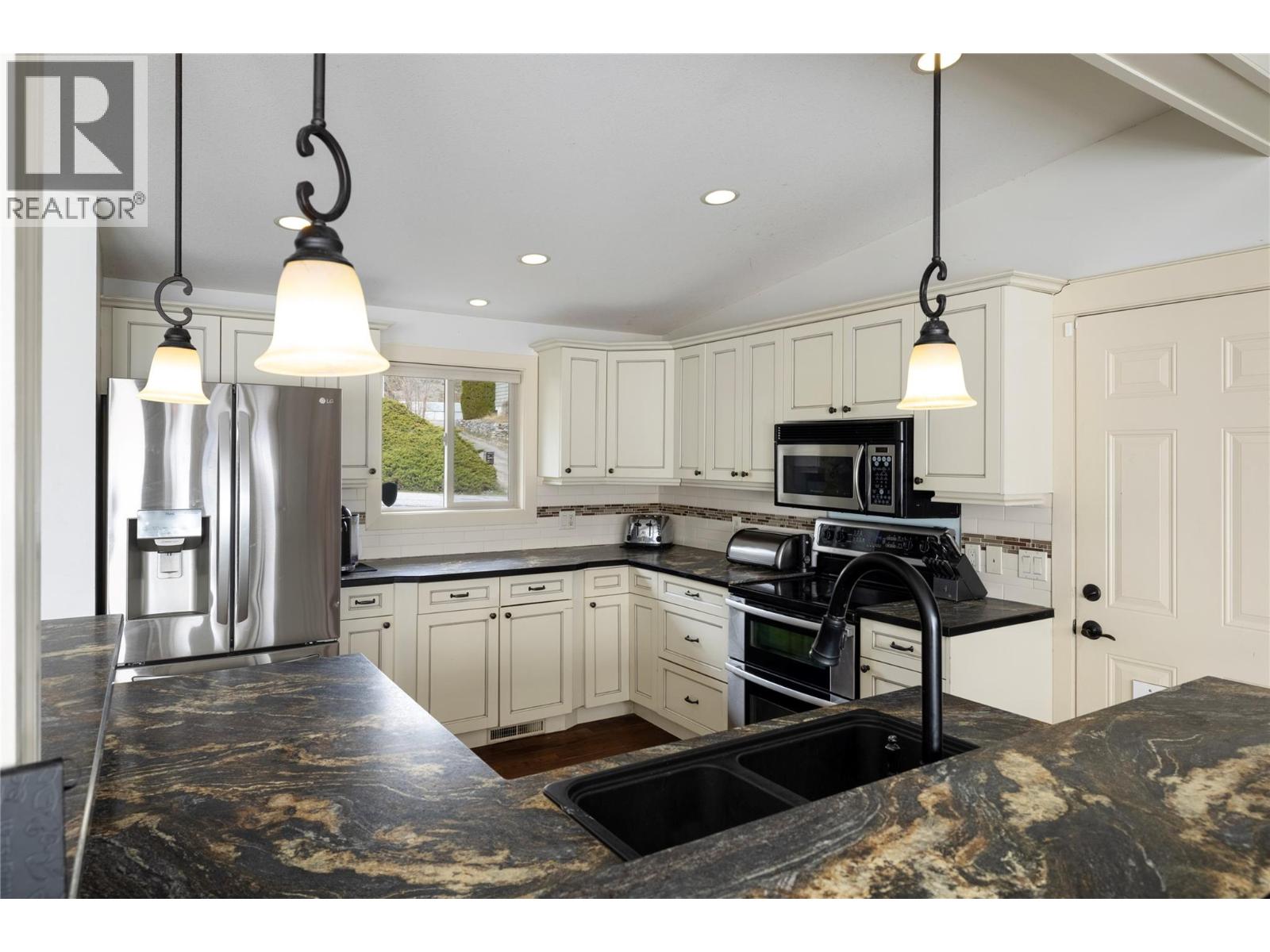 8705 Kalview Drive, Coldstream