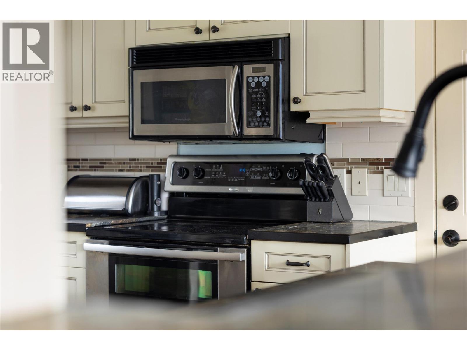 8705 Kalview Drive, Coldstream