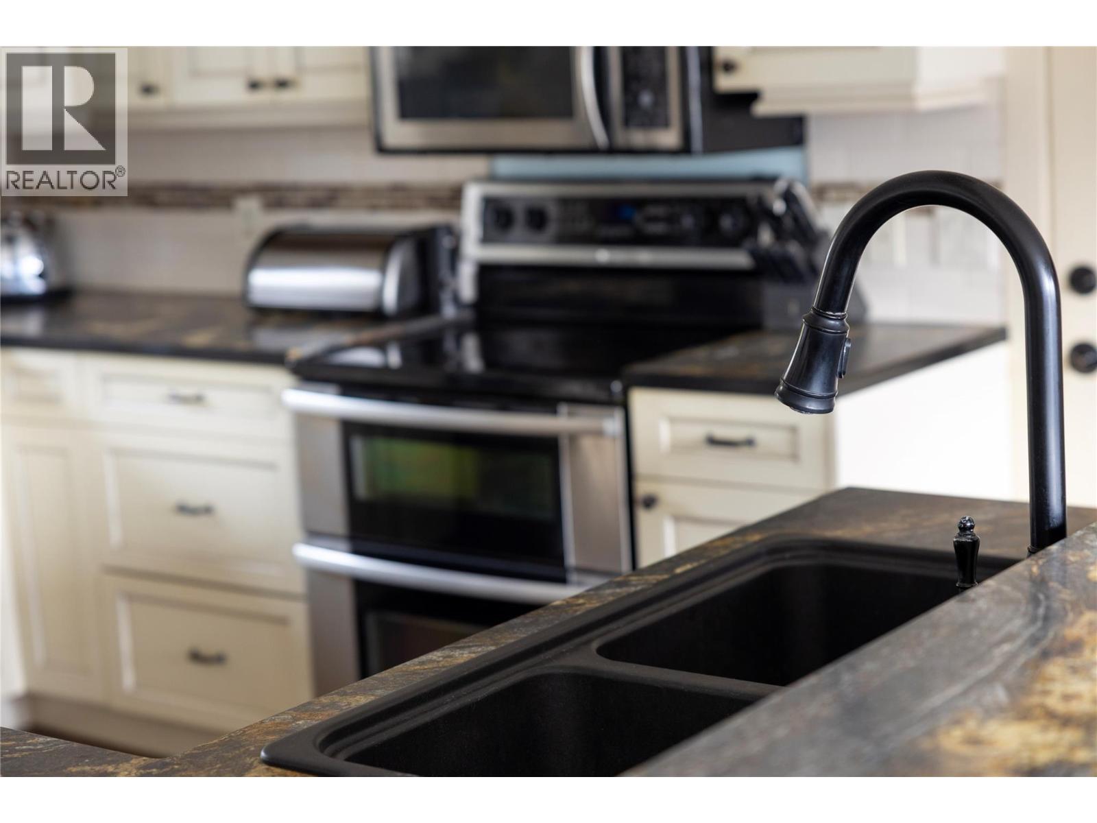 8705 Kalview Drive, Coldstream