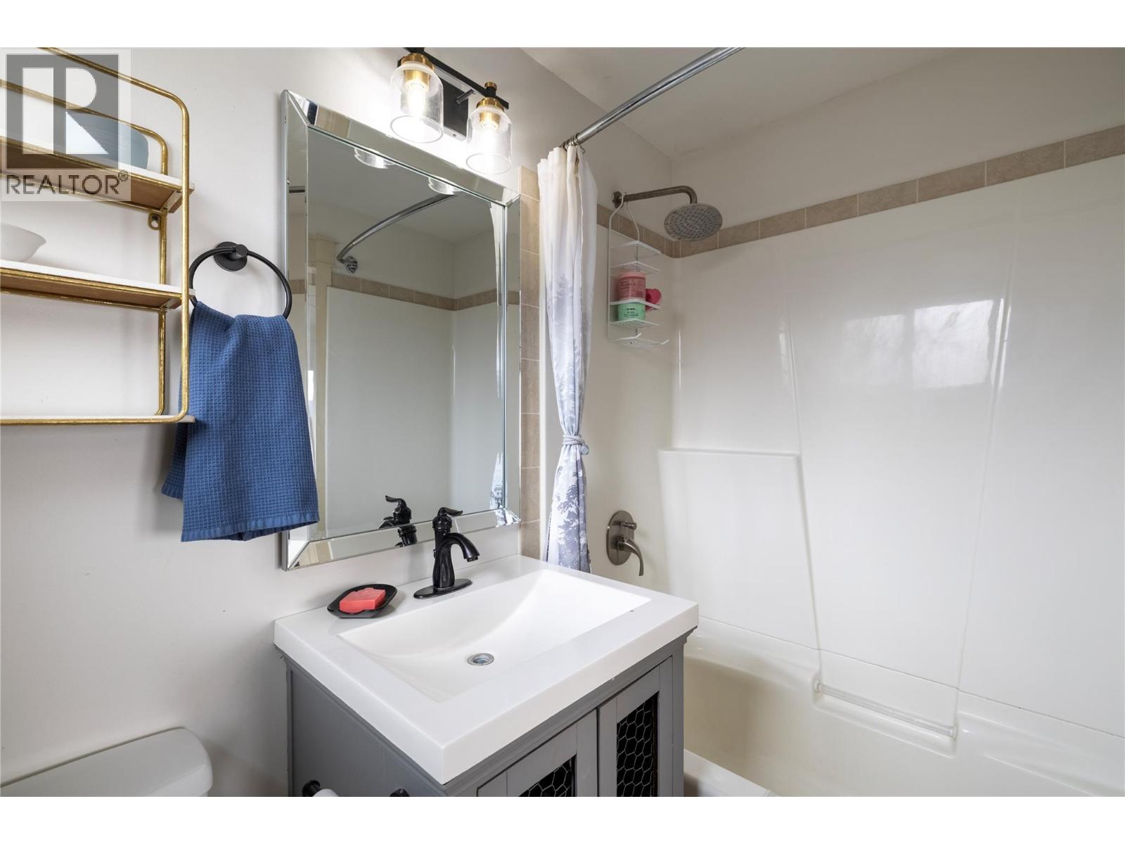 8705 Kalview Drive, Coldstream