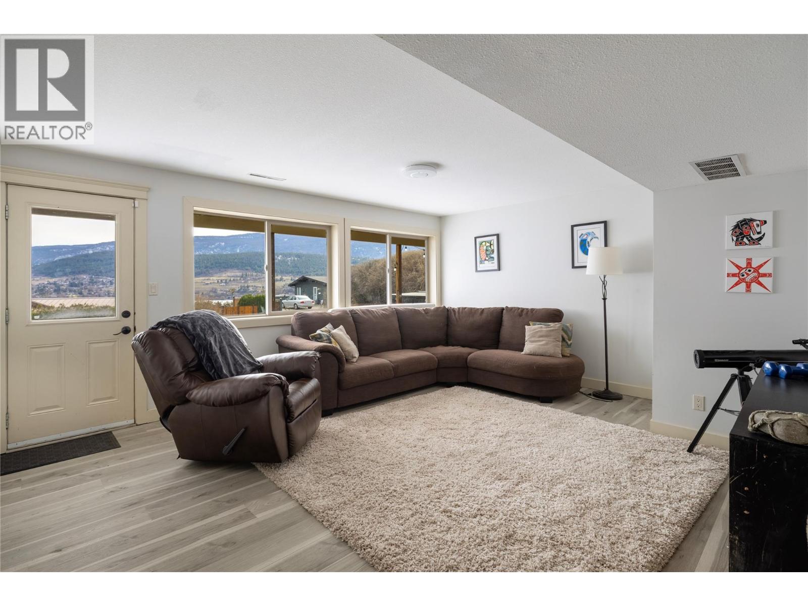 8705 Kalview Drive, Coldstream