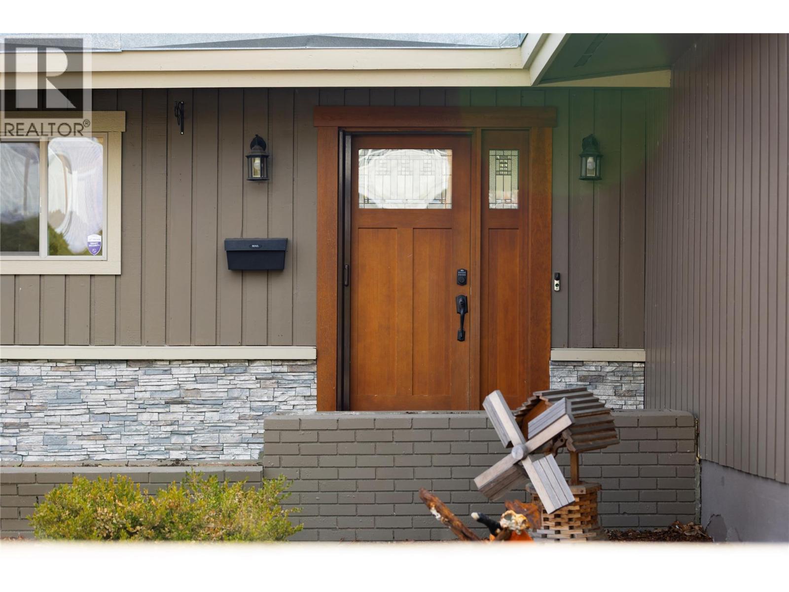 8705 Kalview Drive, Coldstream