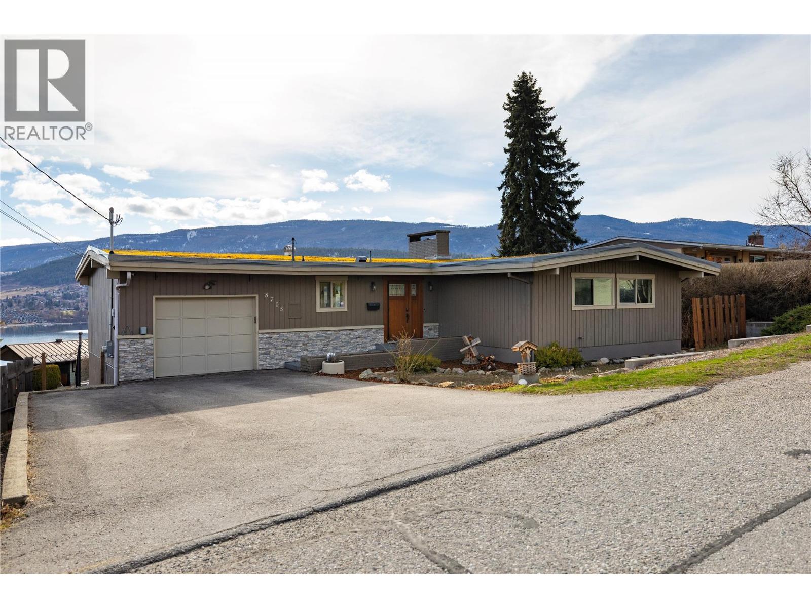 8705 Kalview Drive, Coldstream