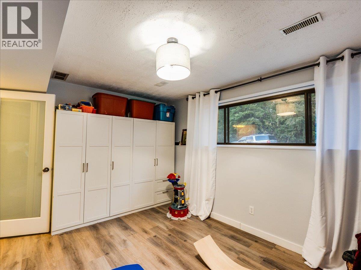 1441 Meadowbrook Drive, Castlegar