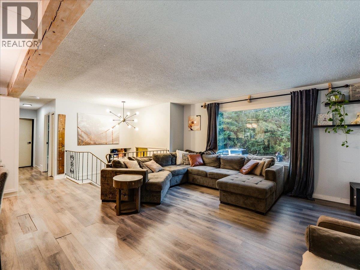 1441 Meadowbrook Drive, Castlegar