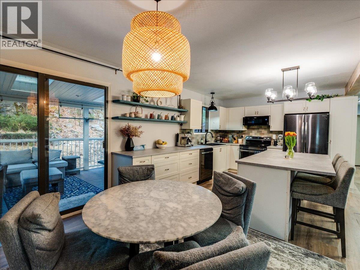 1441 Meadowbrook Drive, Castlegar