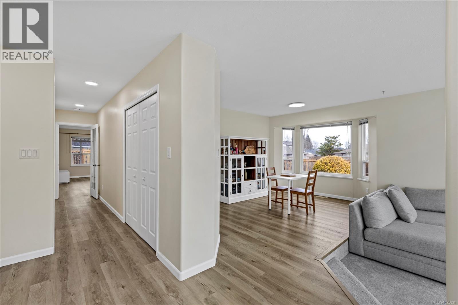 47 Magnolia Dr, Parksville