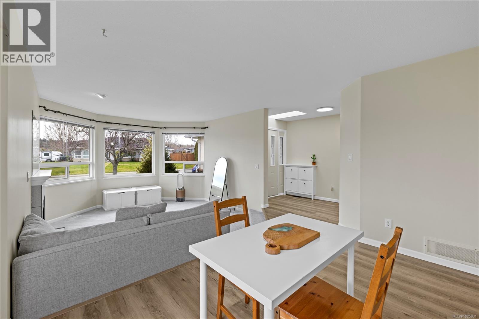 47 Magnolia Dr, Parksville