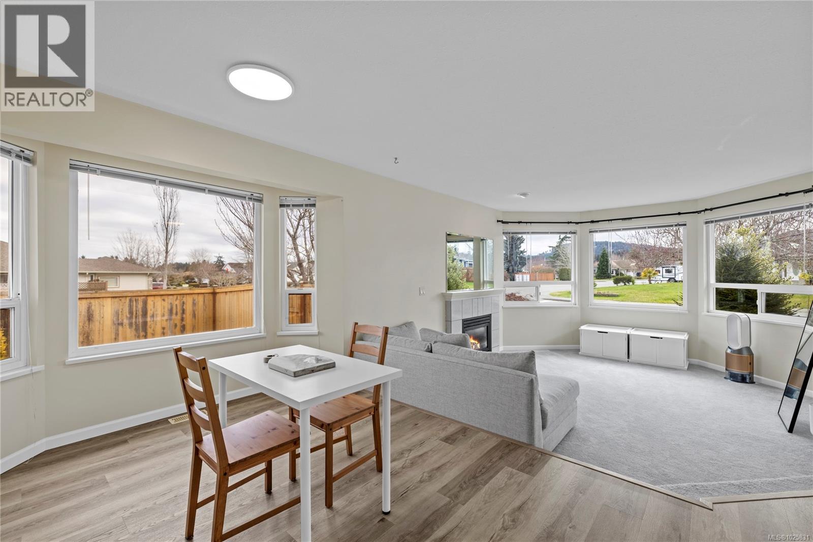 47 Magnolia Dr, Parksville