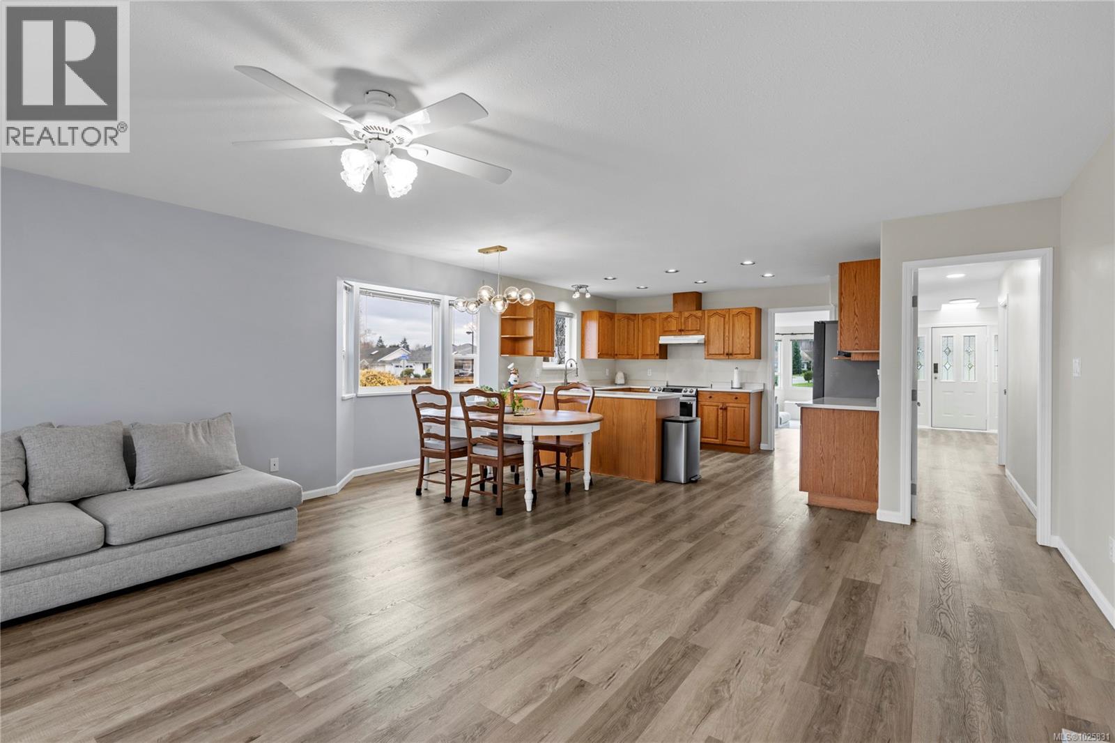 47 Magnolia Dr, Parksville