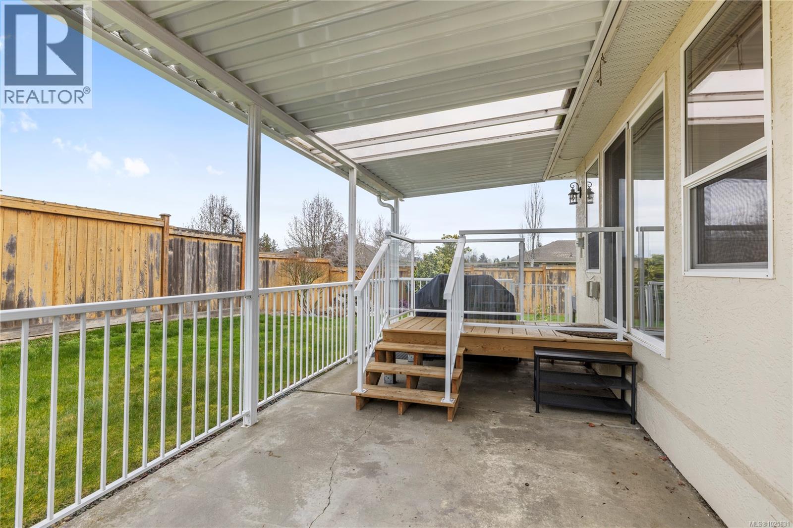 47 Magnolia Dr, Parksville