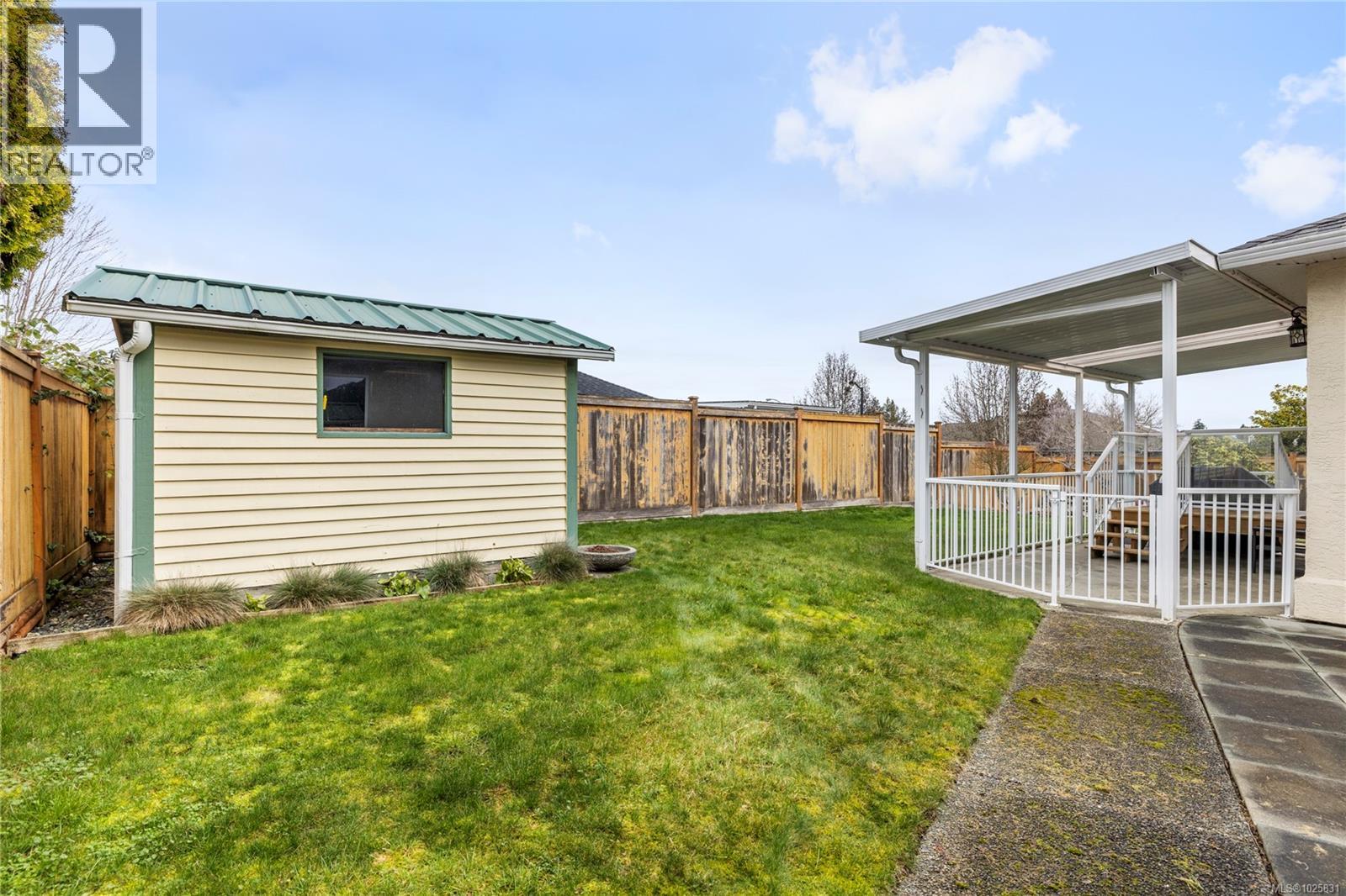 47 Magnolia Dr, Parksville