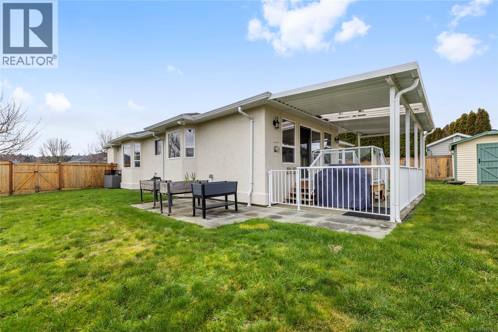 47 Magnolia Dr, Parksville