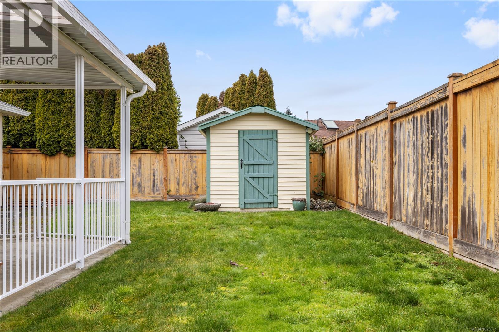 47 Magnolia Dr, Parksville