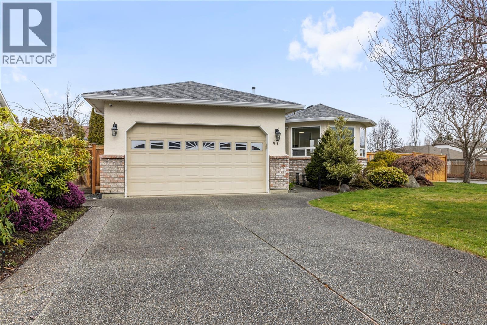 47 Magnolia Dr, Parksville