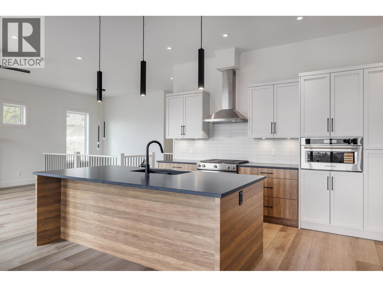 17567 Dickinson Place, Summerland